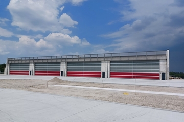 Außenansicht der Luftfahrzeughalle auf dem Flugplatz Wittmundhafen