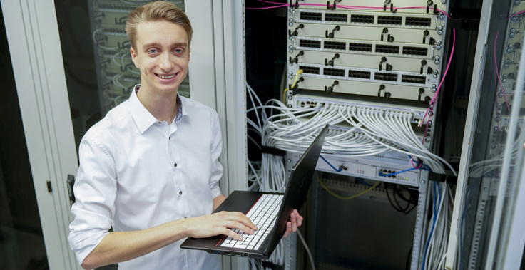 IT-Mitarbeiter des SBN im Serverraum