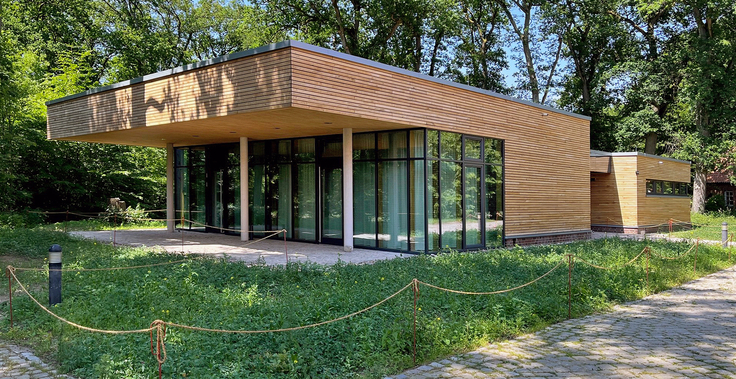 Außenaufnahme des neuen Seminargebäudes für die Alfred Toepfer Akademie für Naturschutz
