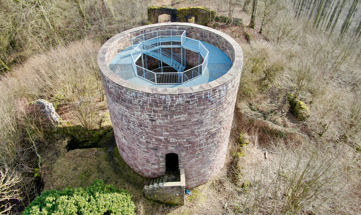 Ansicht der Burgruine Homburg von oben