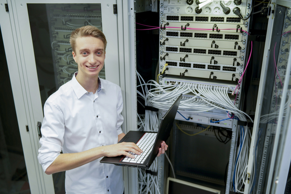 IT-Mitarbeiter des SBN im Serverraum