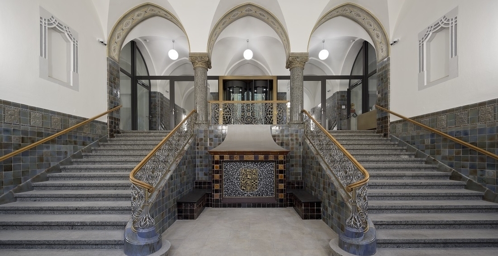 Treppenhaus des sanierten Justizzentrums Braunschweig