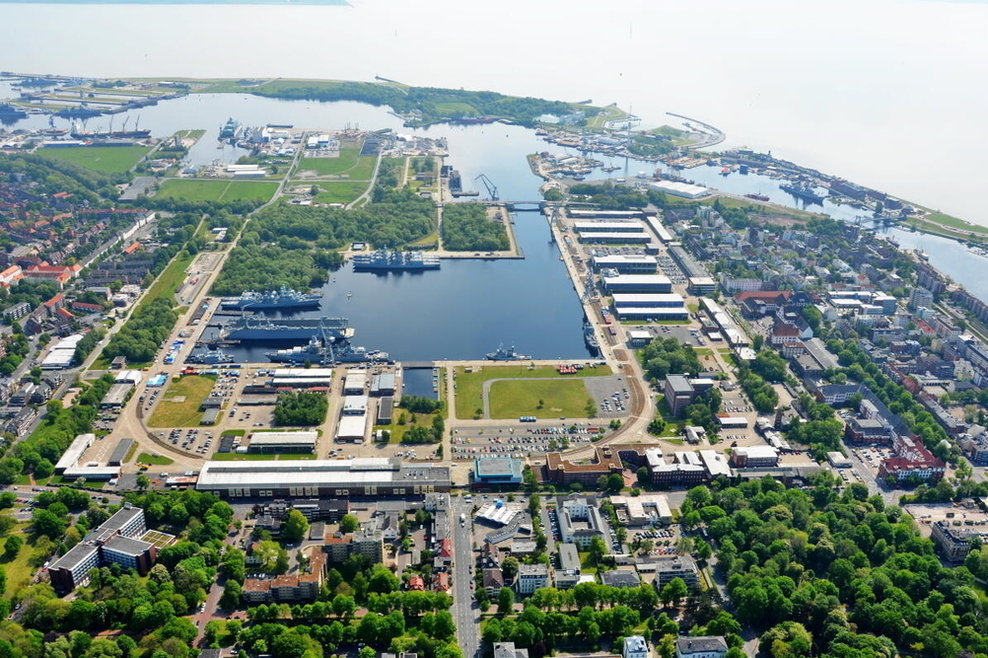 Luftaufnahme des Marinearsenals Wilhelmshaven